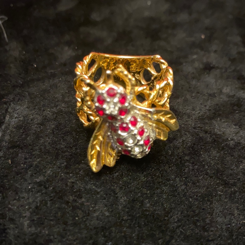 14kt HGE gold plated ring size 6.5 bee ring extremely rare!